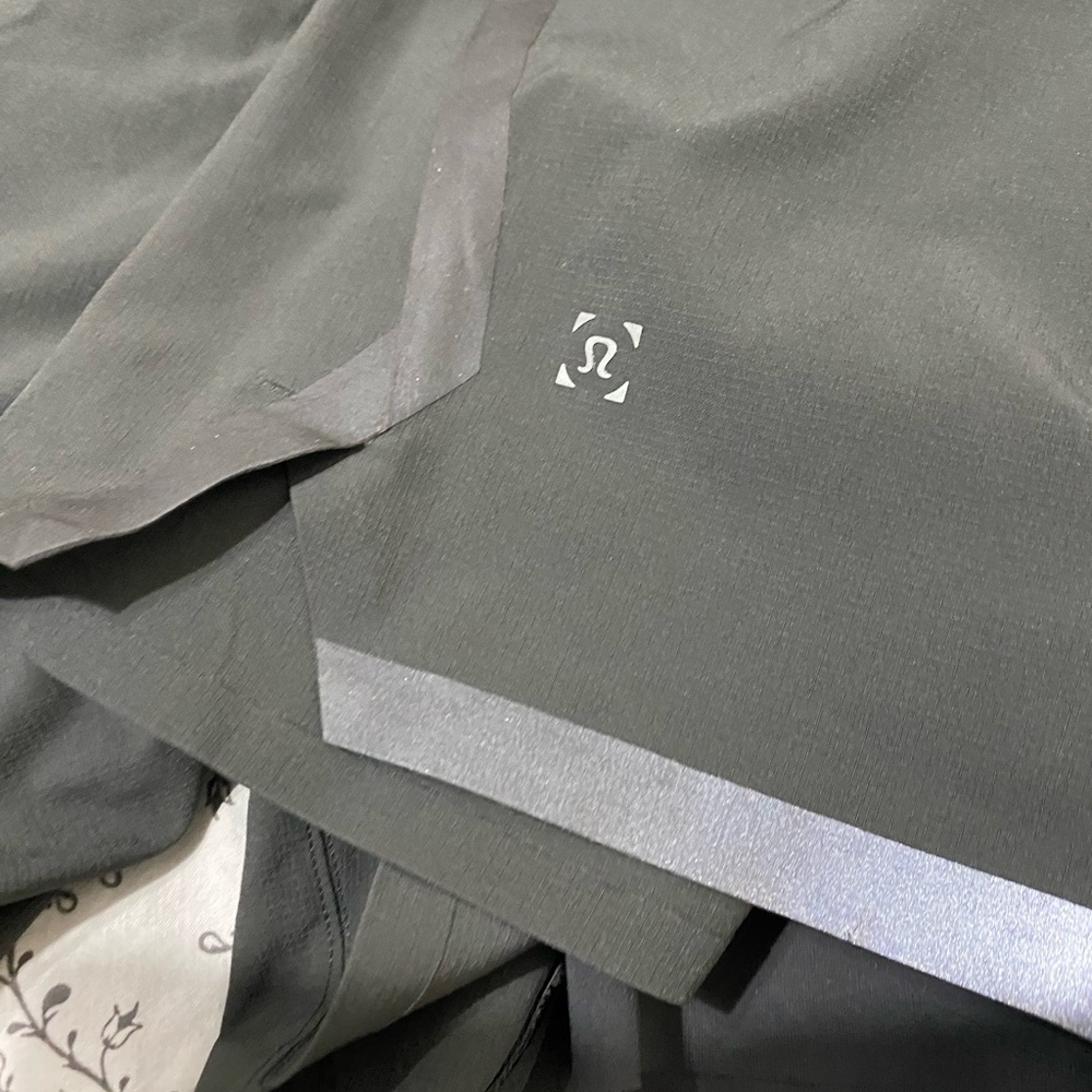 Lululemon Gray Athletica Shorts with Reflective Stripes XXL - Picture 4 of 6